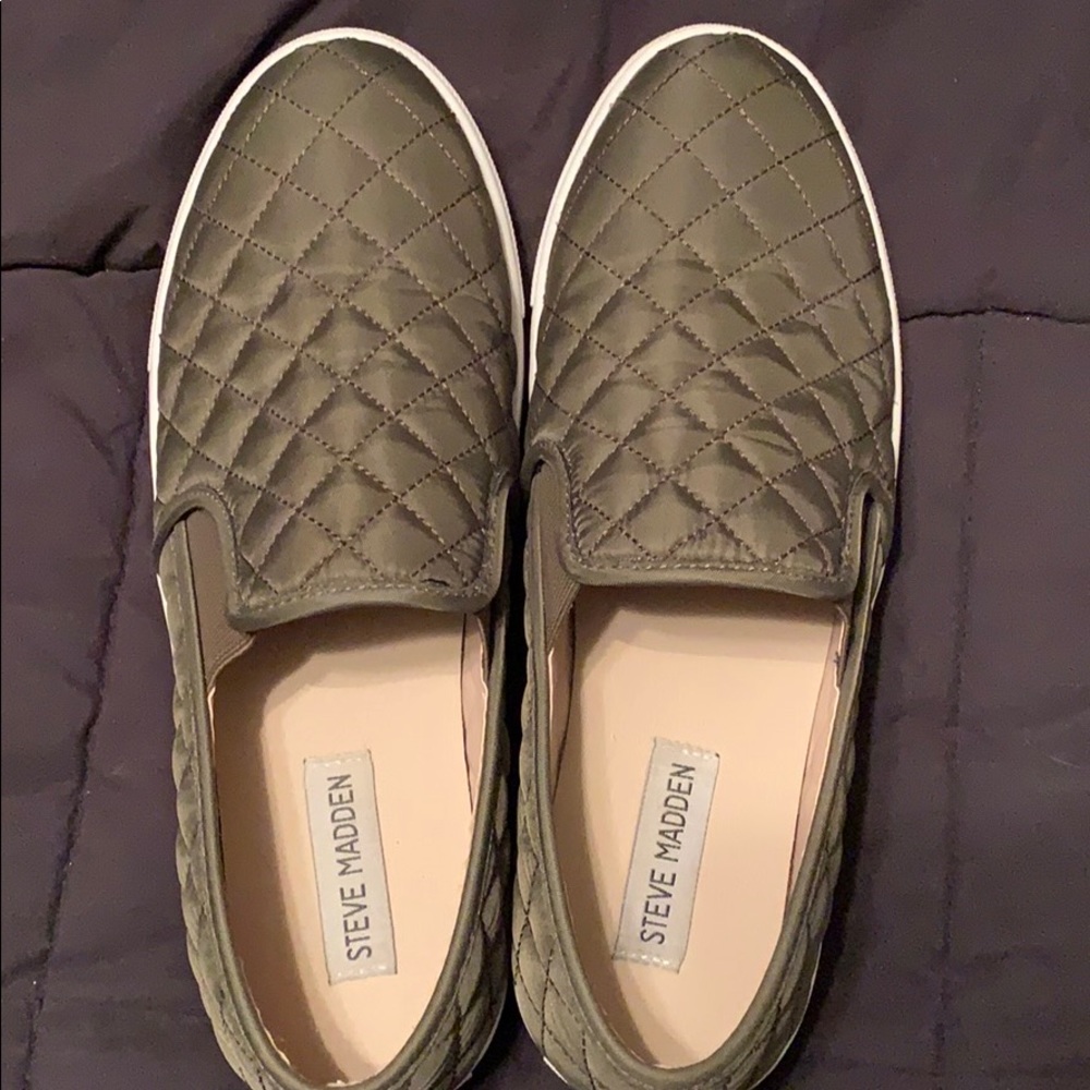 Steve Madden slides